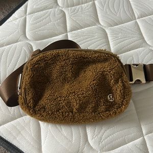 Lululemon Everywhere Belt Bag Fleece